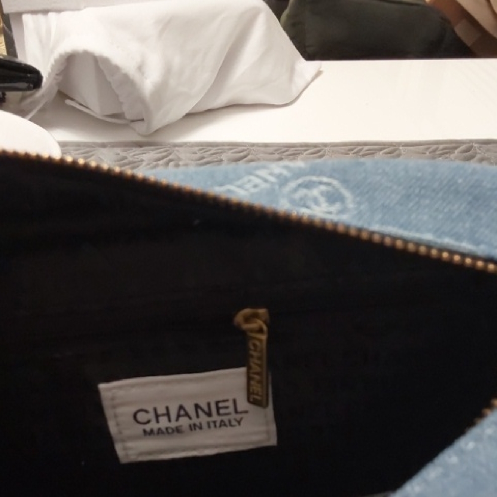 Chanel Denim Crossbody BEAUTY /COSMETIC  Bag with Gold Chain - Picture 2 of 4